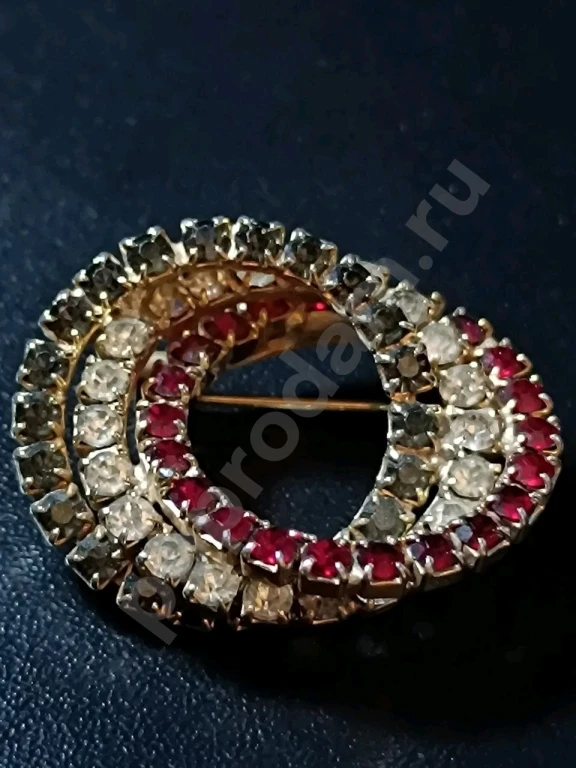 Брошь. Винтаж. Стекло.