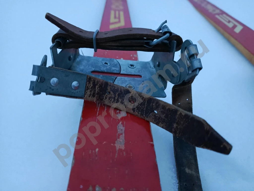 Лыжи учебные СССР с креплением. На этих лыжах удобно учиться кататься или ходить