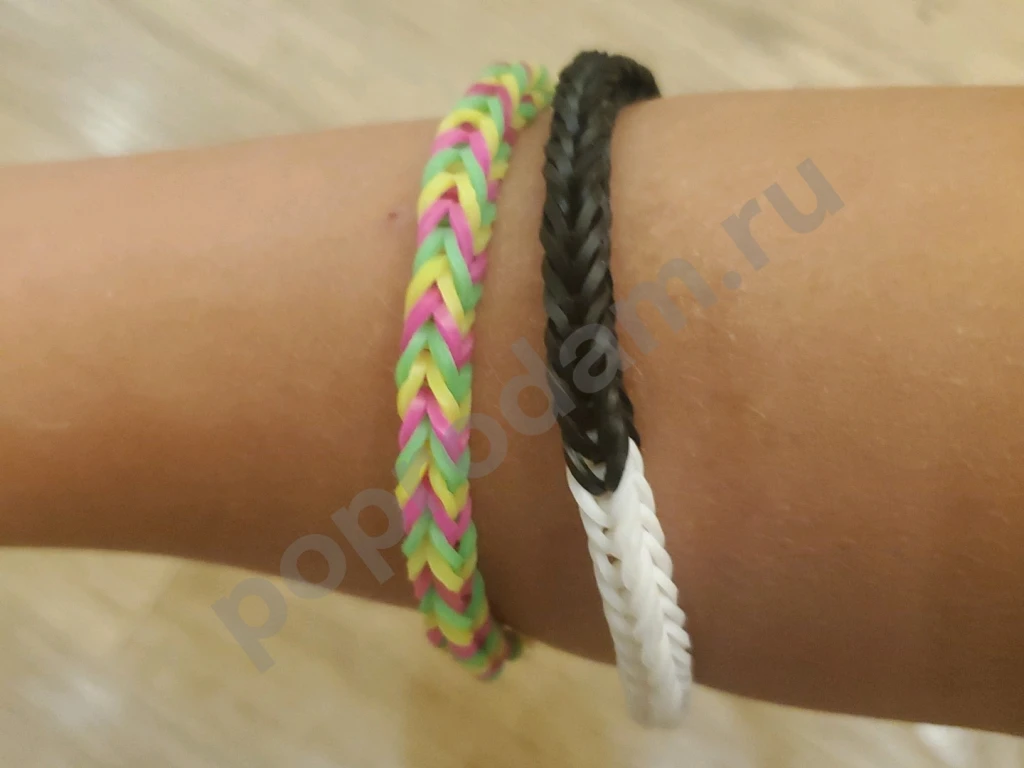 Браслеты кольца и брелоки из бисера и резинок