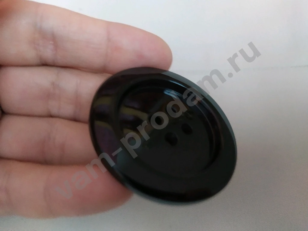 ПуговицаДиаметр 5 смЦвет черный. Подходит для верхней одежды и сумок. Б/у