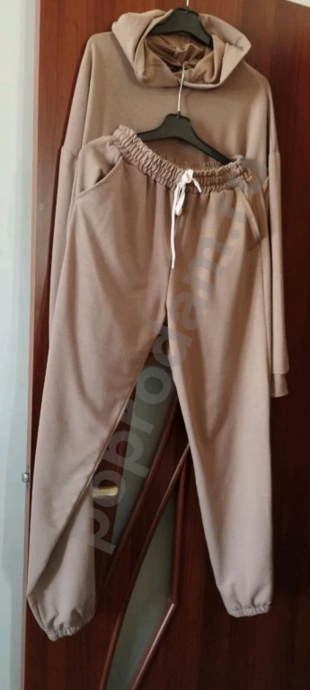 Женский спортивный костюм