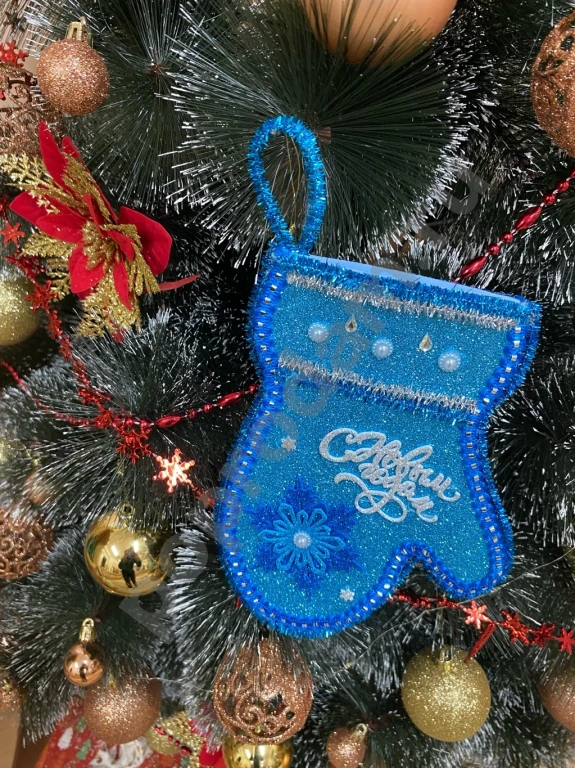 Елочное украшение варежка