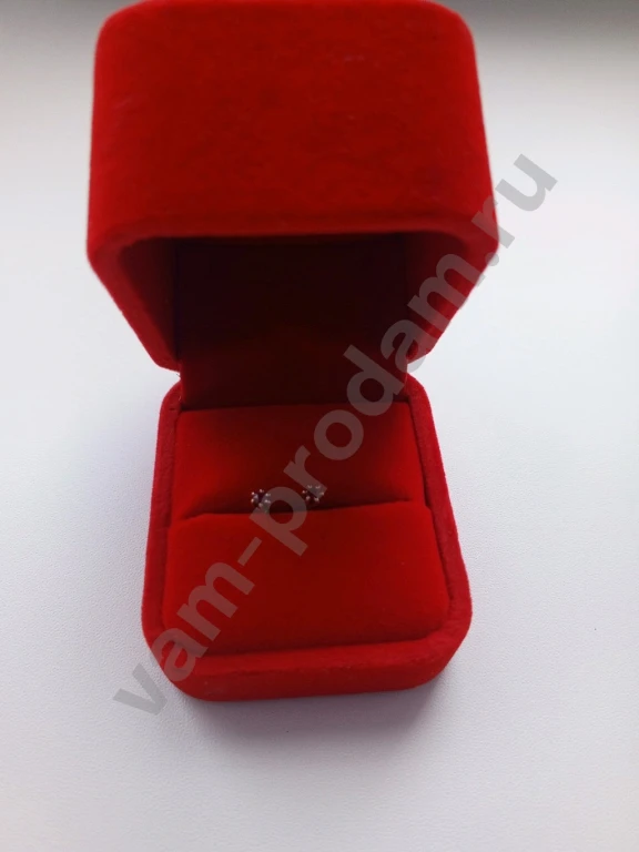 Золотые серьги с драгоценными камнями