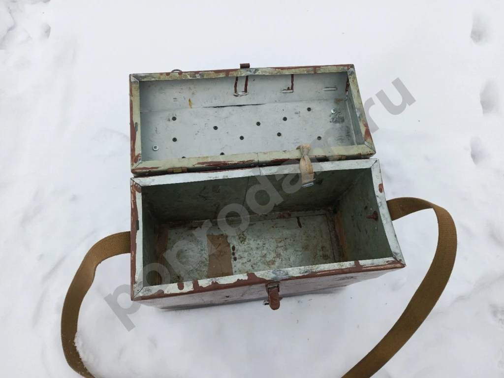 Ящик для рыбалки с сидушкой и застёжкой. Доставка