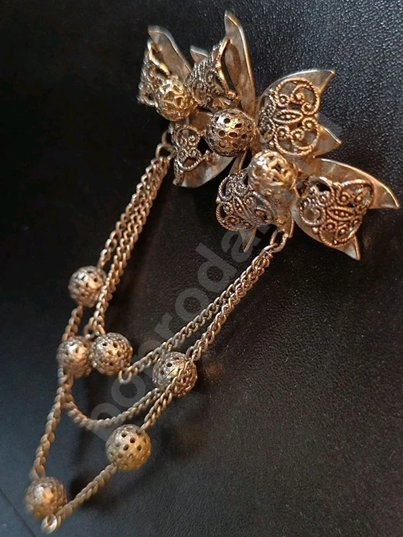 Очень Крупная Брошь с подвесками. Винтаж.