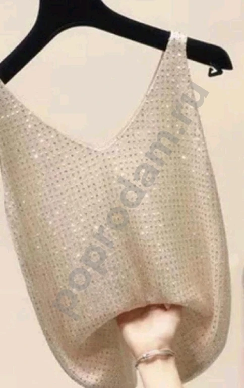 Женская майка со стразами