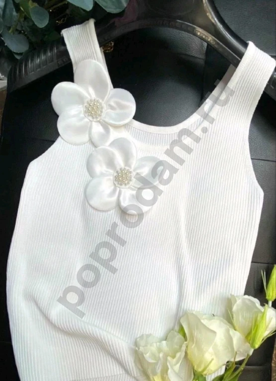 Женская майка с цветком