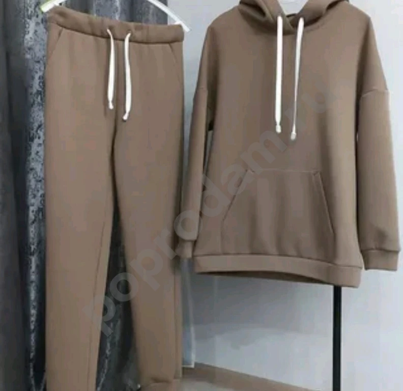 Женский спортивный костюм