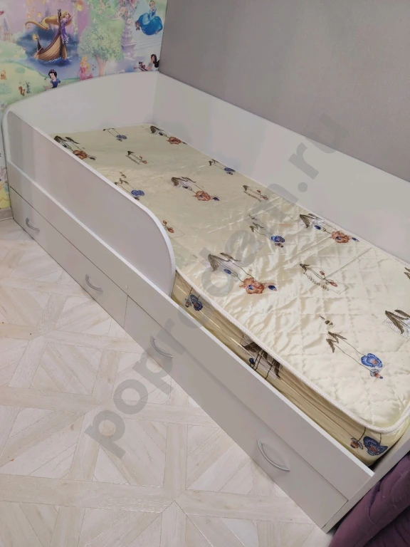 Кровать с матрасом 90х200