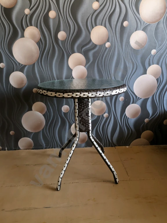 Эксклюзивный Стол из искусственного ротанга.