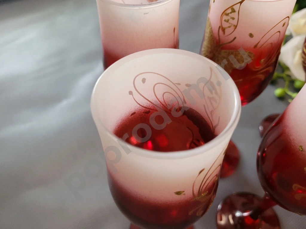 Набор фужеров СССР красно-белые с золотой бабочкой