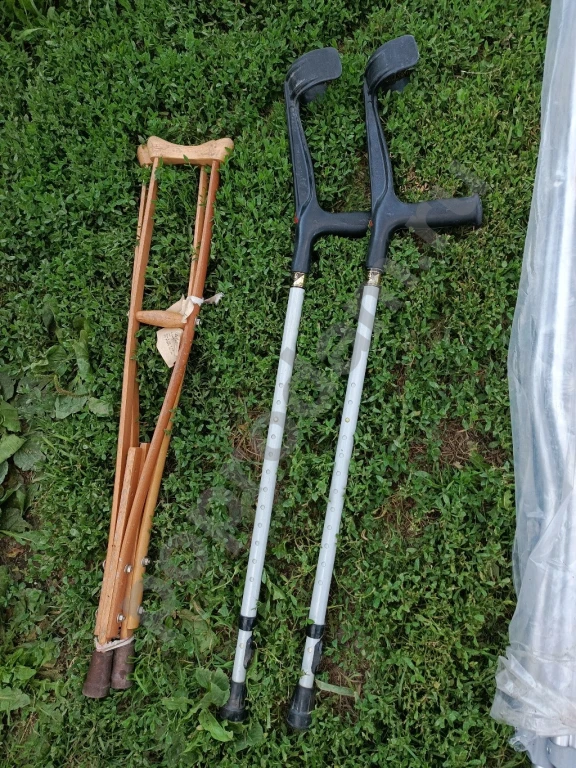 Костыли новые, разные. Взрослые и детские. Подмышечные и локтевые