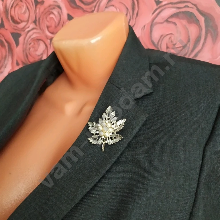 Брошь листочек