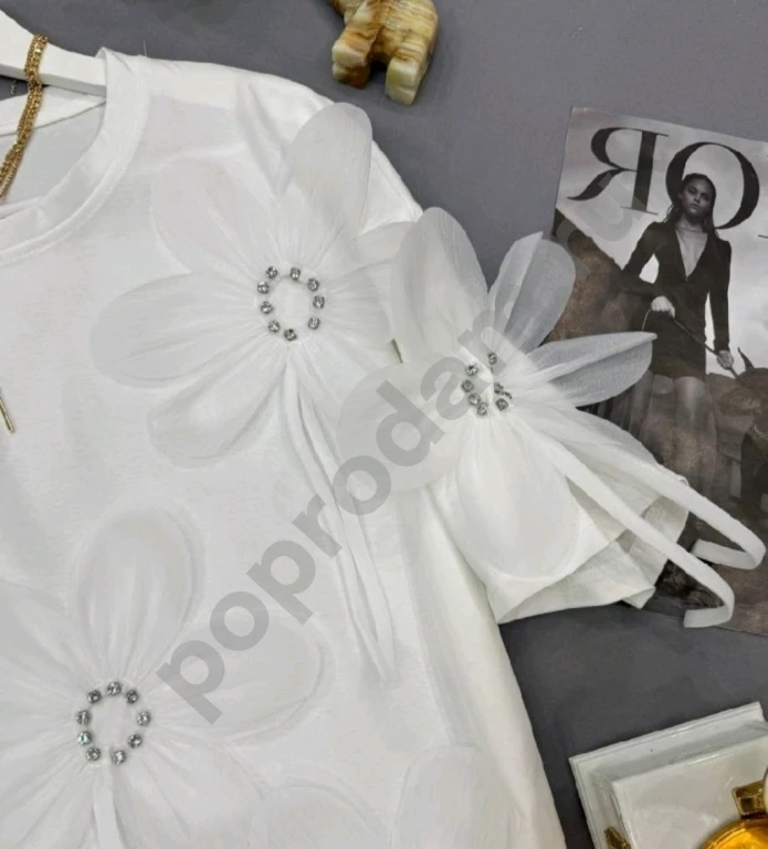 Женская нарядная футболка