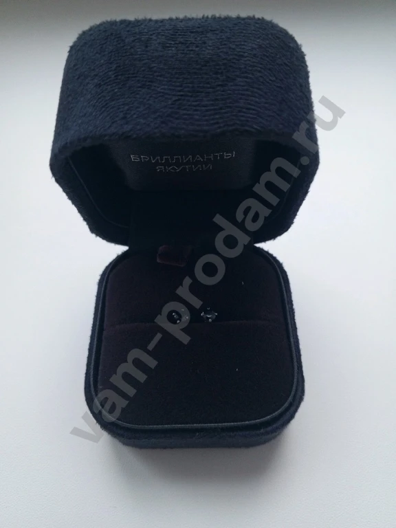 Золотые серьги с драгоценными камнями