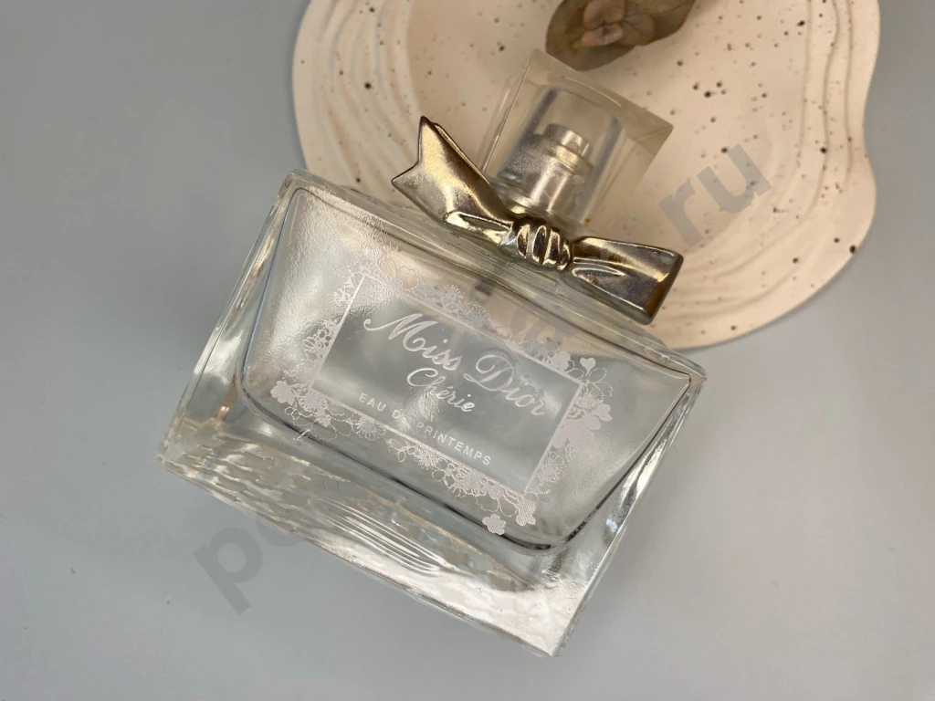 Пустые флаконы от парфюма Hermes Dior