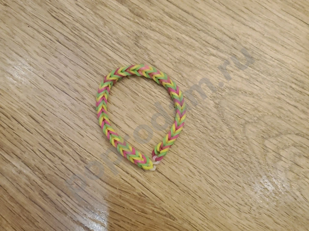 Браслеты кольца и брелоки из бисера и резинок