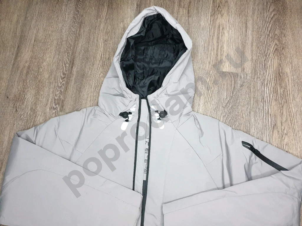 Куртка демисезонная новая! Не промокает.42