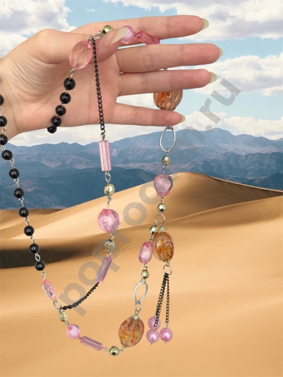 Длинное красивое ожерелье с камешками