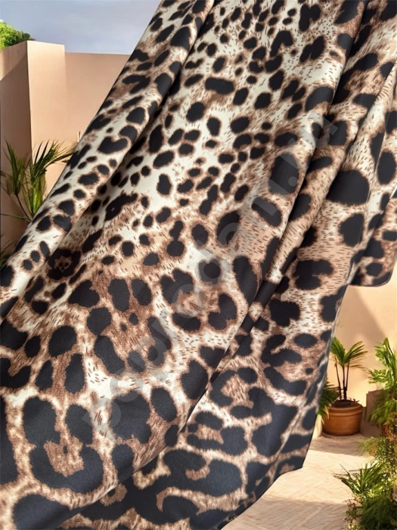 Платок шелковый леопардовый в леопардовом мешочке