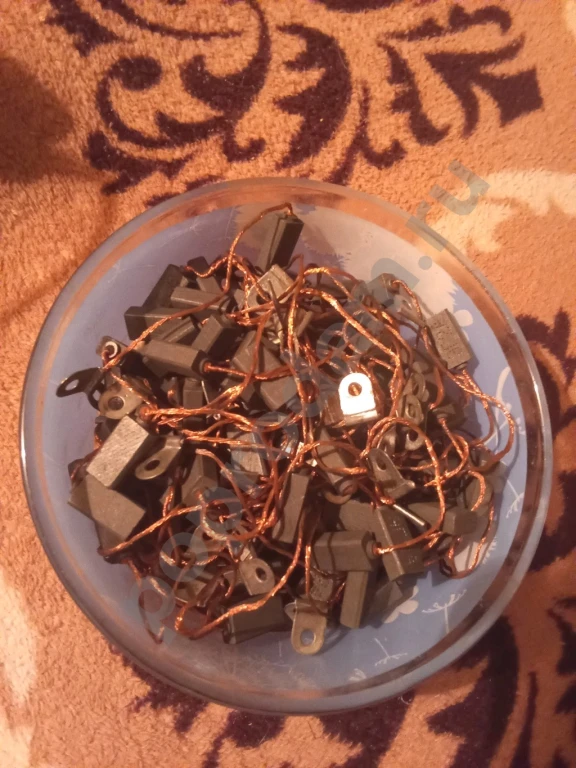 Щётки графитовые ЭГ 2А.СССР.16*5*4мм.30 шт.цена за пару.опт 50р