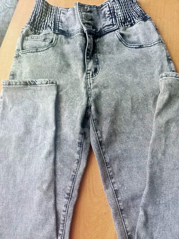 Джинсы