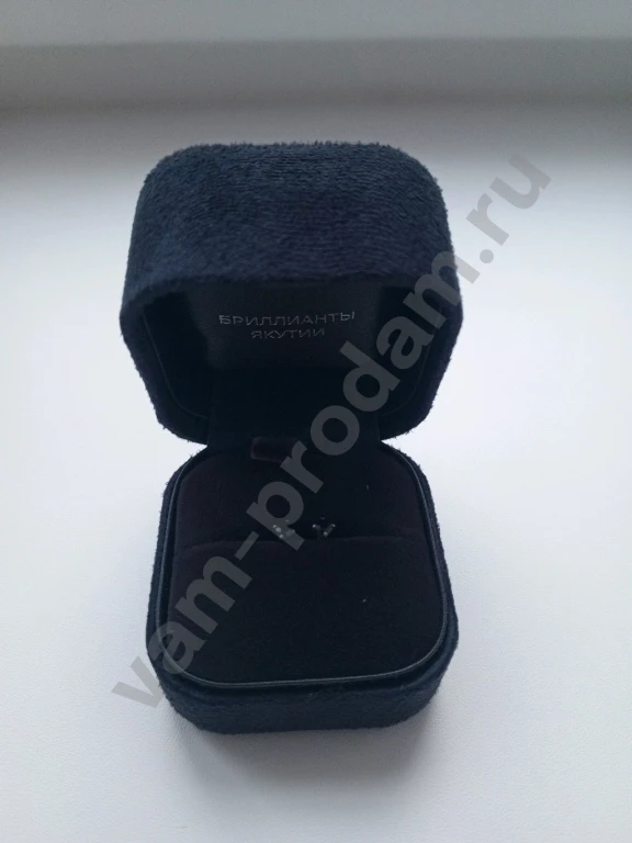 Золотые серьги с драгоценными камнями