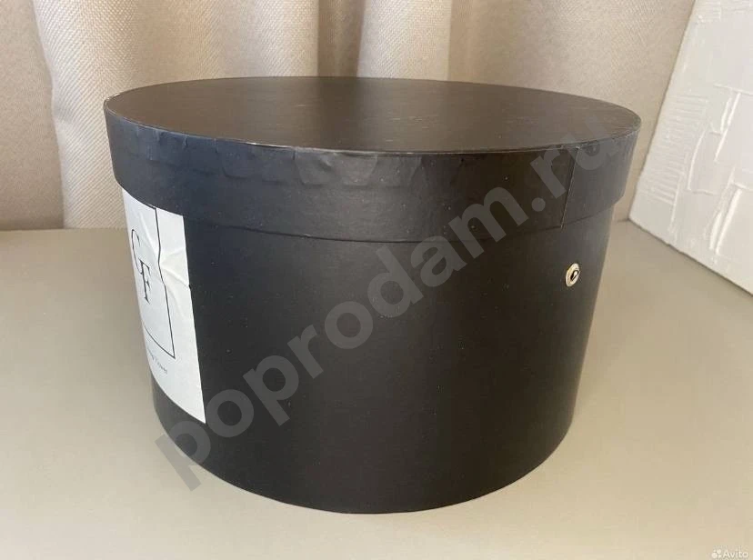 Круглая коробка шляпная чёрная для цветов