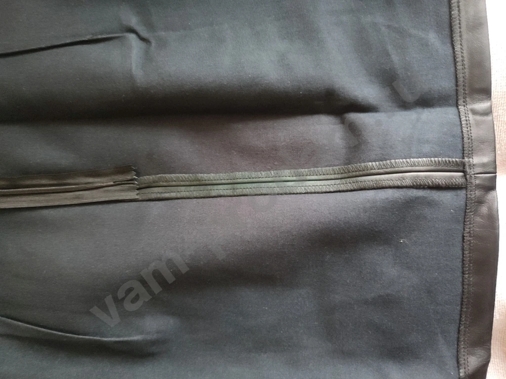 Черная юбка-трапеция из экокожи с разрезом Gloria Jeans