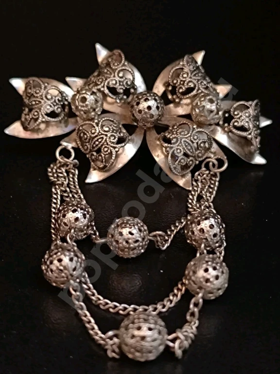 Очень Крупная Брошь с подвесками. Винтаж.