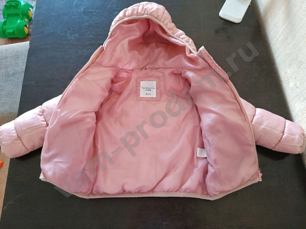 Красивая розовая куртка для девочки