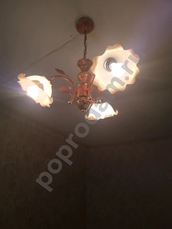 Люстра трёхрожковая