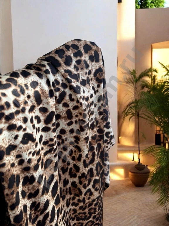 Платок шелковый леопардовый в леопардовом мешочке