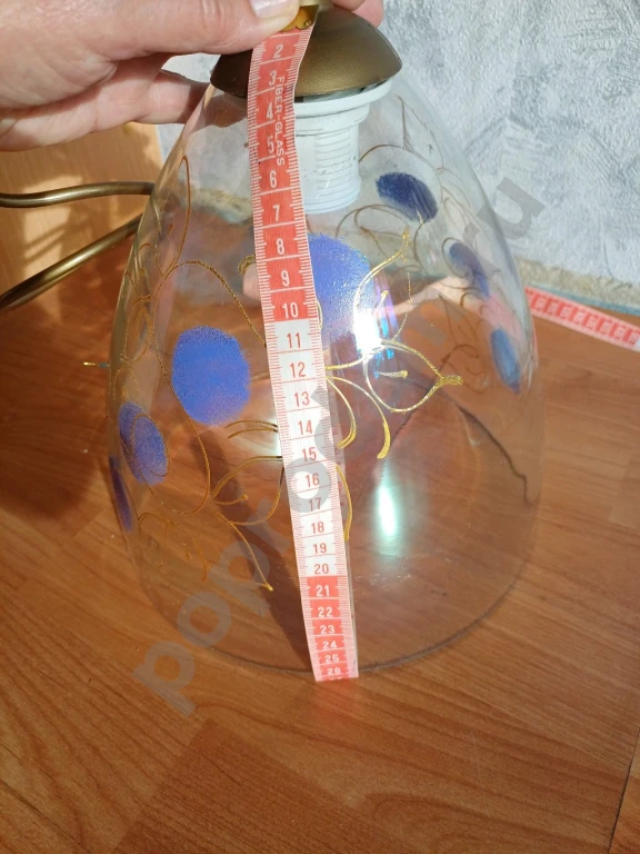 Светильник потолочный стекло с рисунком на одну лампочку. Плафон диаметр 23см. Высота 26см