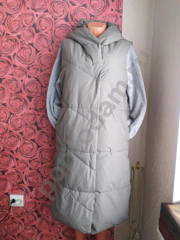 Жилет Reserved размер S 44 длинный стеганный женский тепленький с капюшоном и 2 кармана