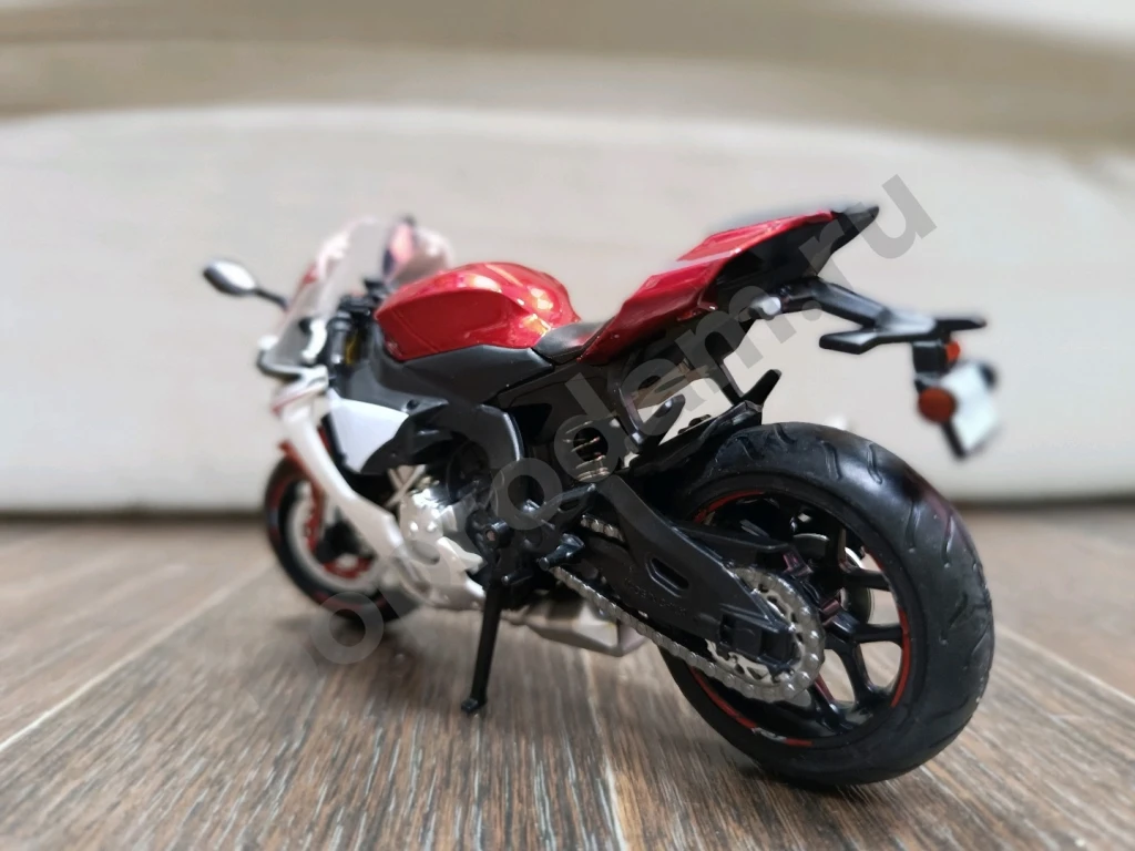 Модель мотоцикла ямаха 1:12 Yamaha r1