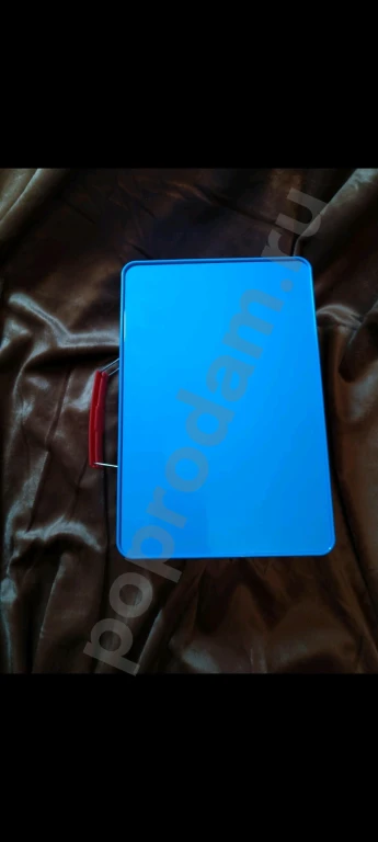 Подарочная коробка с крафтовым наполнителем