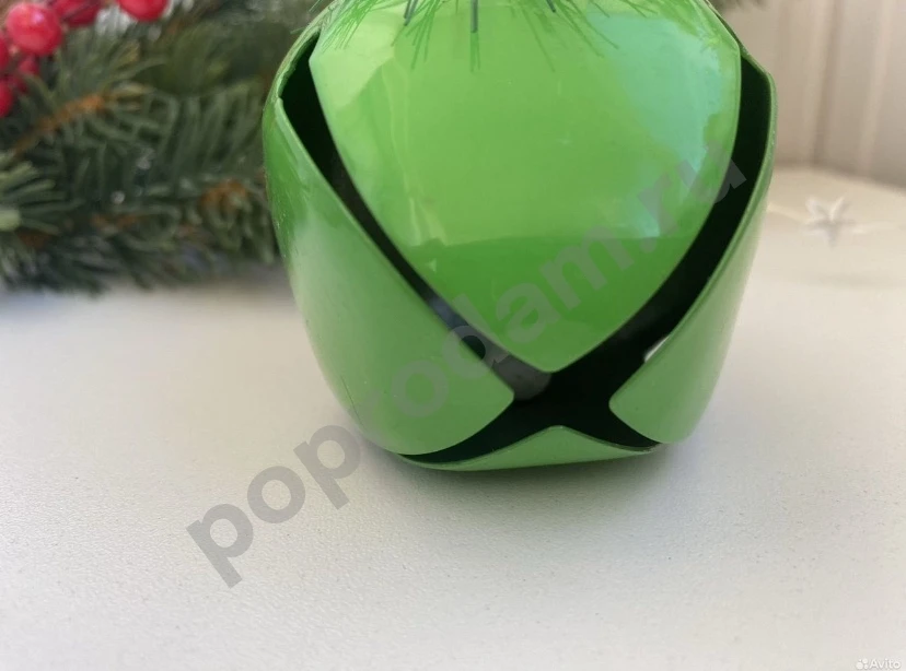 Металлический зеленый елочный шар колокольчик