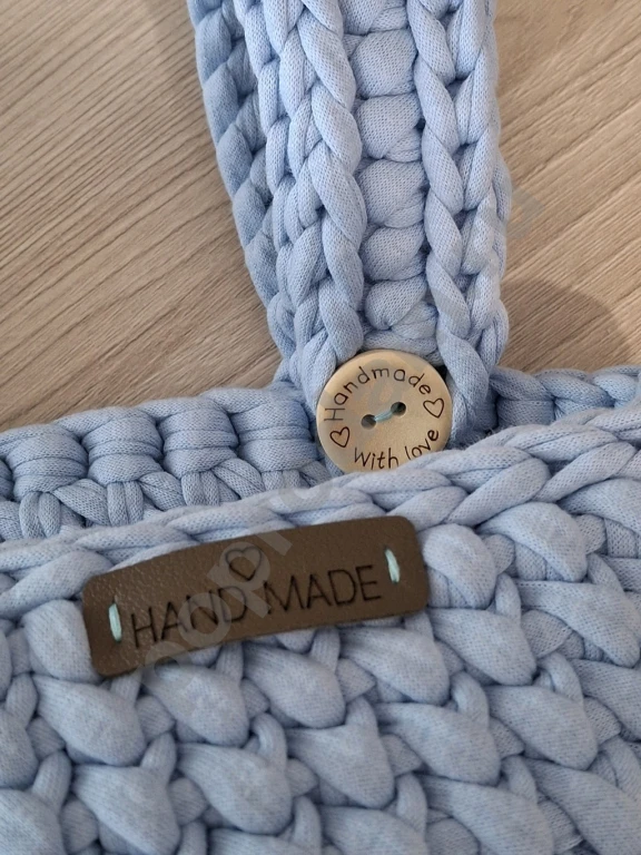 Корзина навесная вязаная