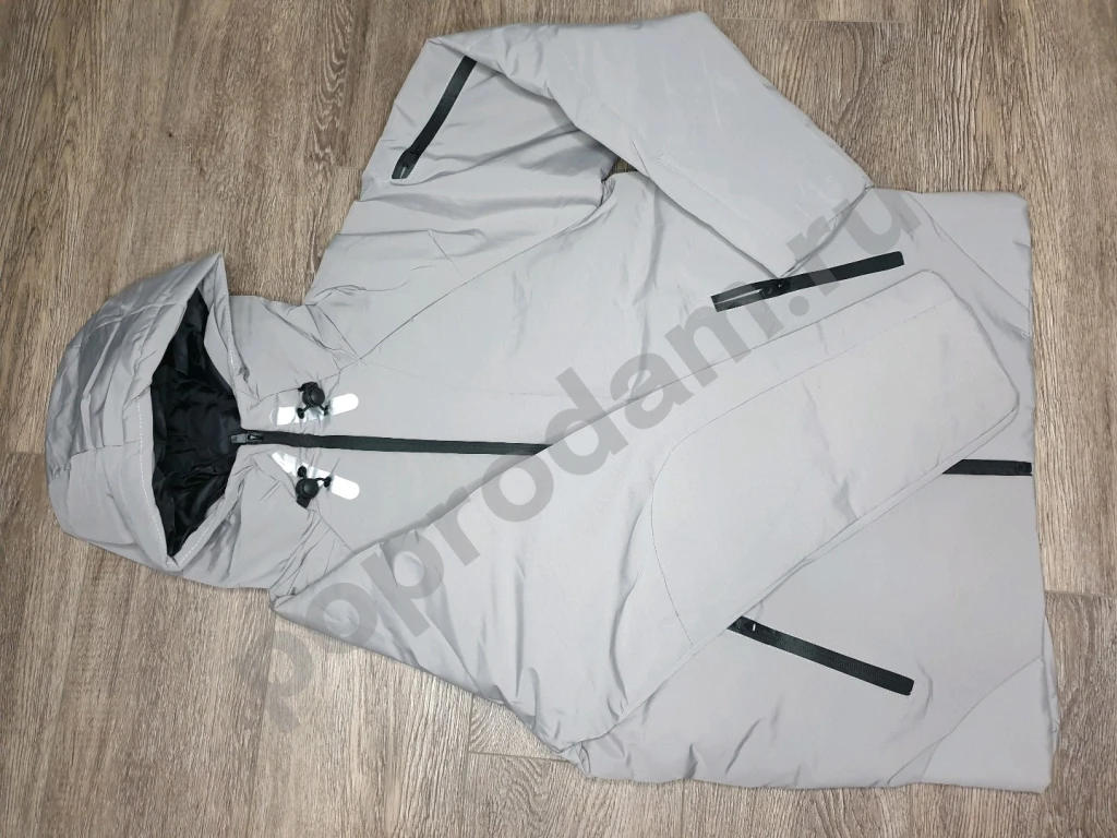 Куртка демисезонная новая! Не промокает.42