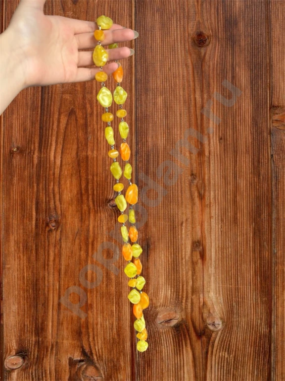 Украшение на шею с желтыми и оранжевыми камешками