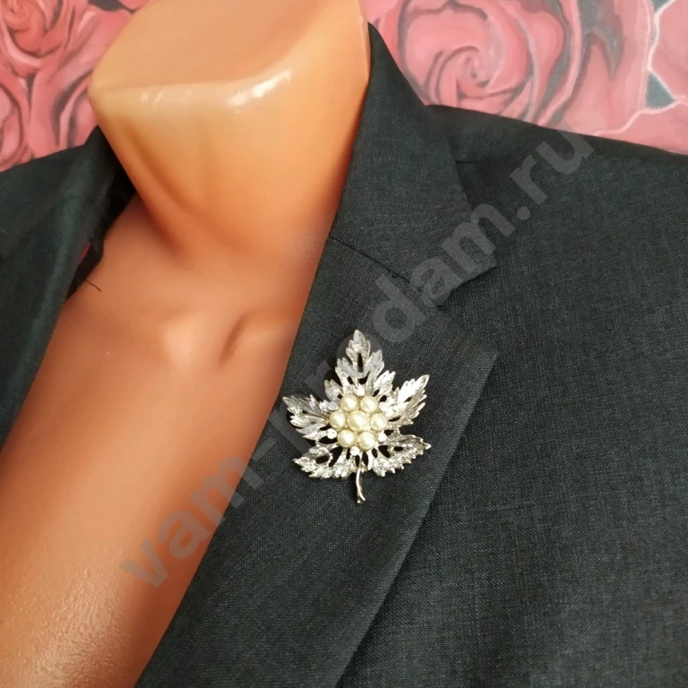 Брошь листочек
