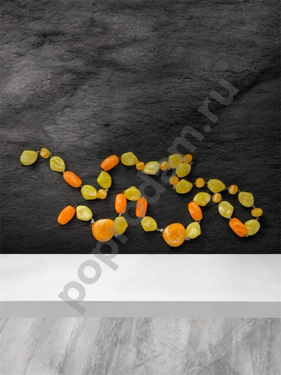 Украшение на шею с желтыми и оранжевыми камешками