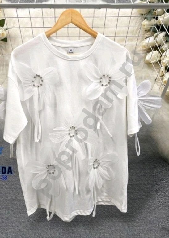 Женская нарядная футболка