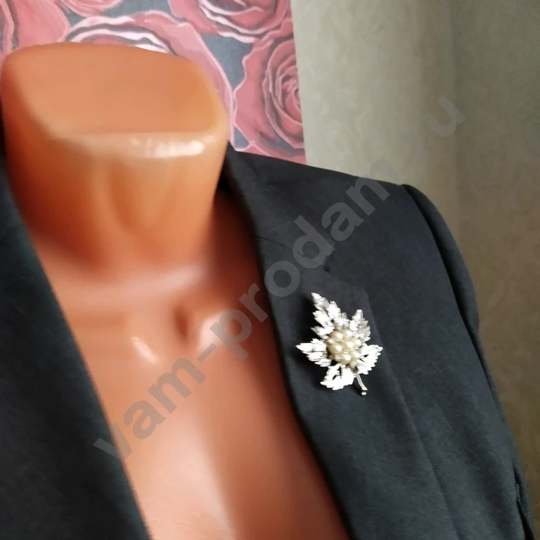 Брошь листочек