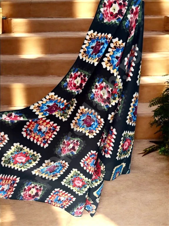 Чёрный цветочный платок на голову, шею, плечи