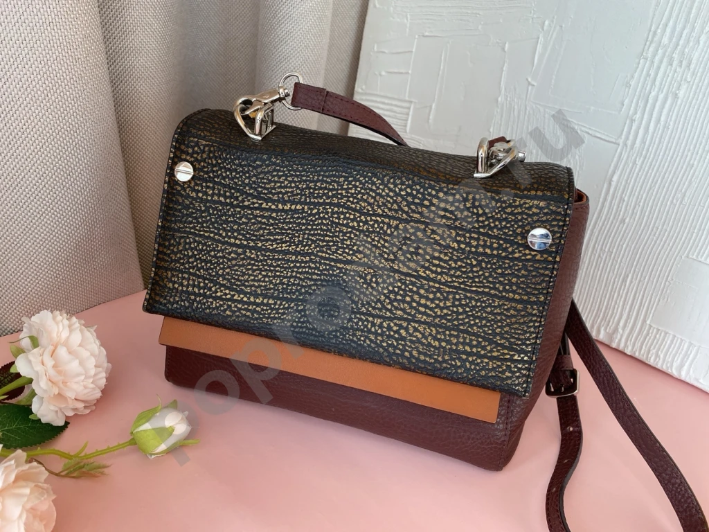 Каркасная бордовая сумка Leo Ventoni кросс-боди Италия