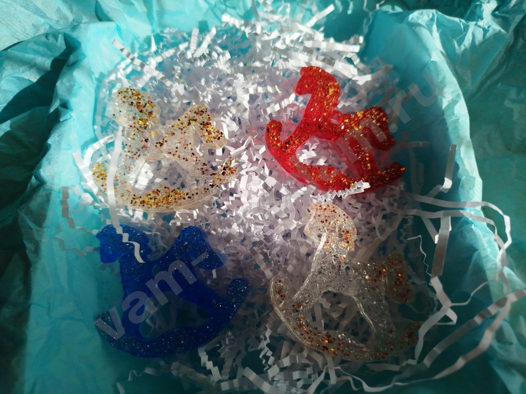 Елочная игрушка лошадка символ 2026 года конь