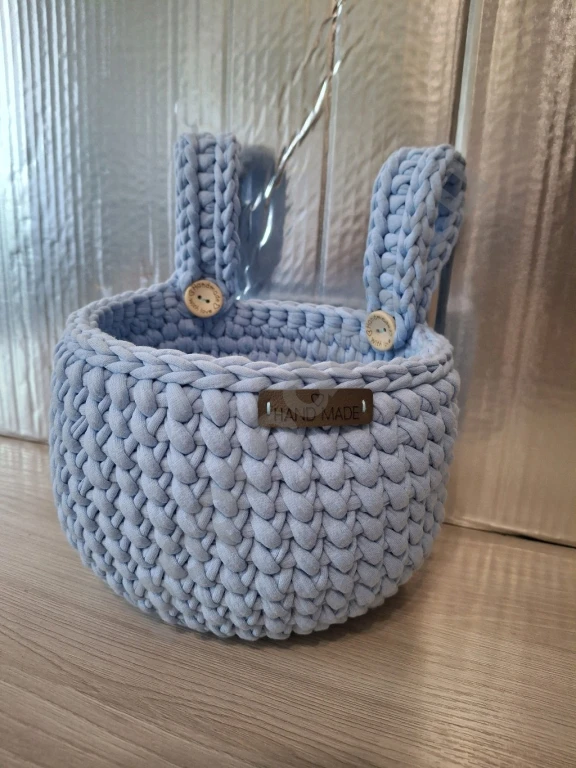 Корзина навесная вязаная