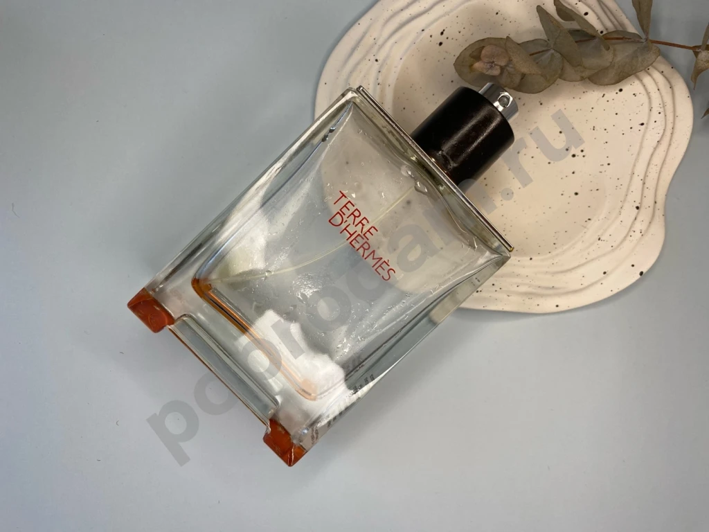 Пустые флаконы от парфюма Hermes Dior